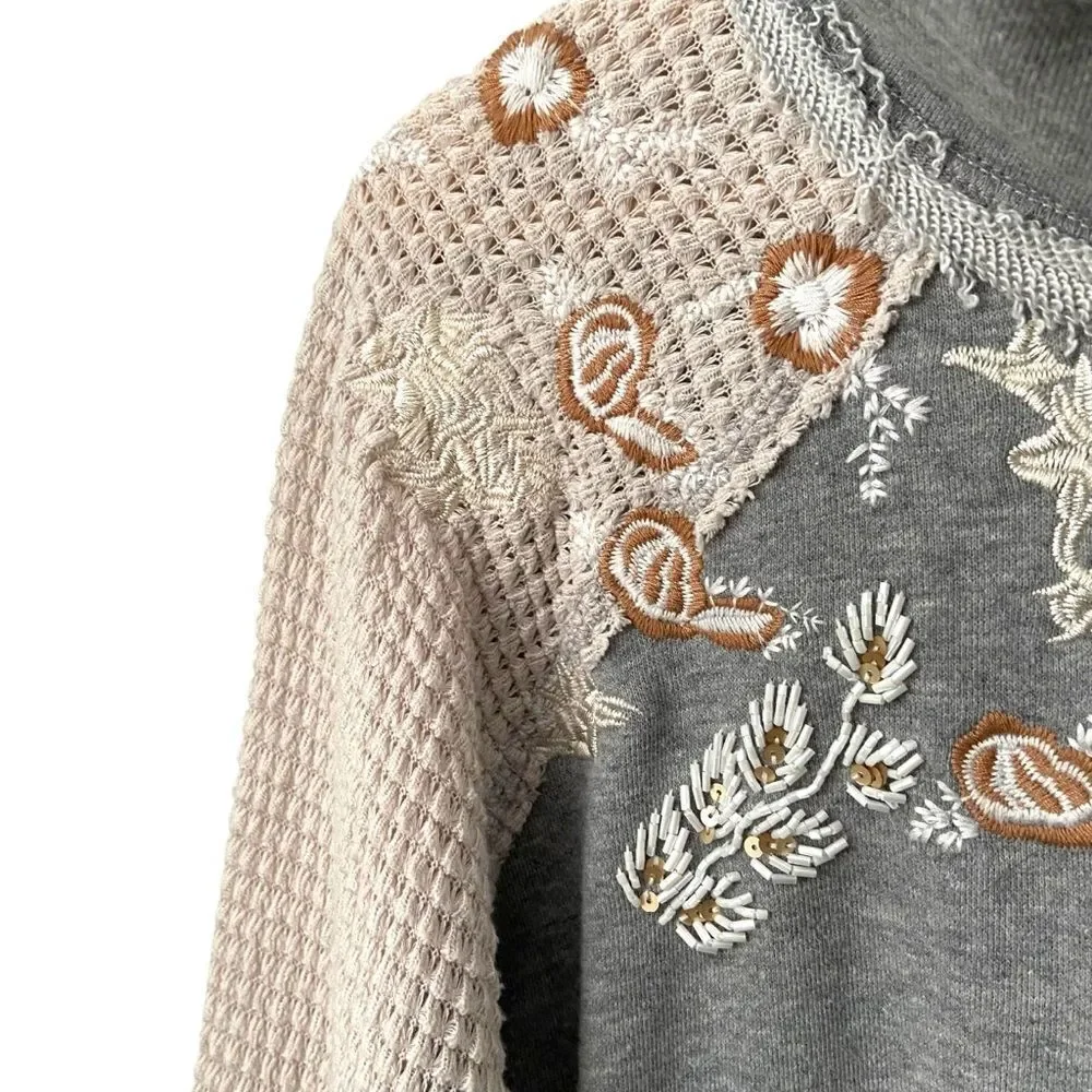 Gimmicks from BKE Embellished Half Zip Sweatshirt in Size XL